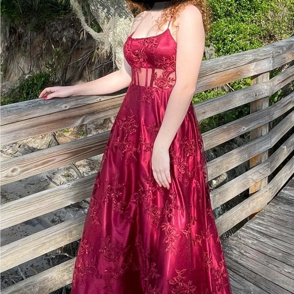 Elegant Burgundy Lace Evening Gown